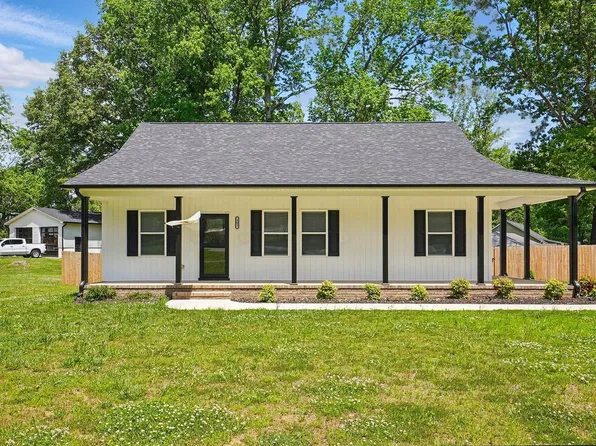 301 Tomberlin Rd, Mount Holly, NC 28120