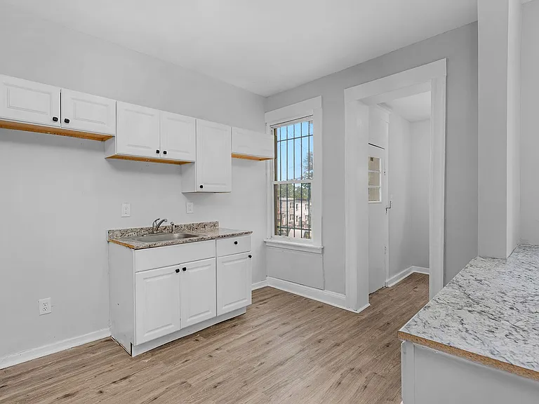 405 N Edgewood St — Photo 12