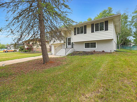 2nd image of 612 S Braintree Dr