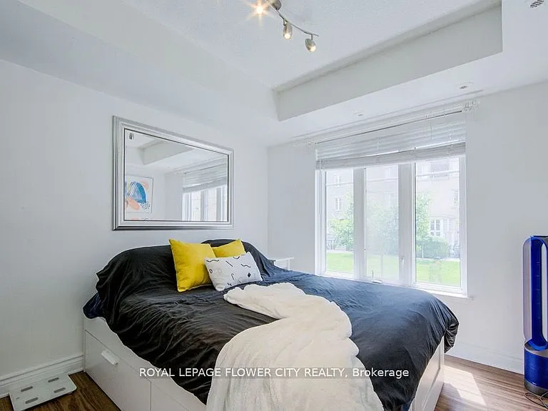 34 Western Battery Rd #423 — Photo 13
