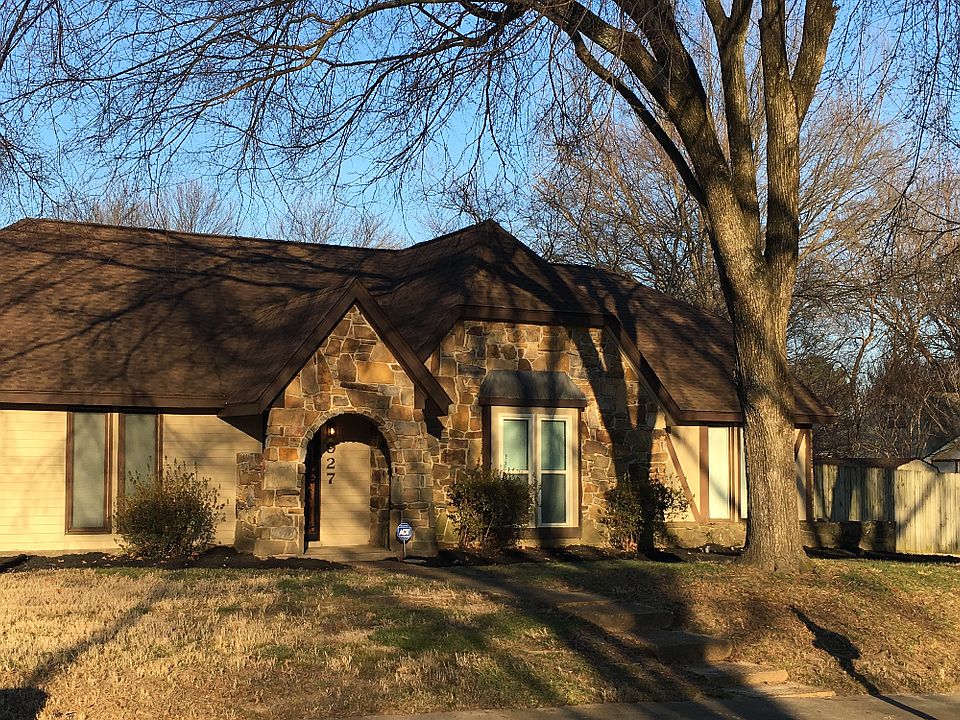 1st image of 927 Pheasant Hollow Dr