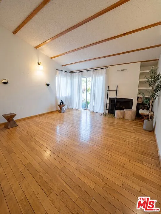 2 bed, 2.0 bath, 1800 sqft, $4,995 — Photo 4