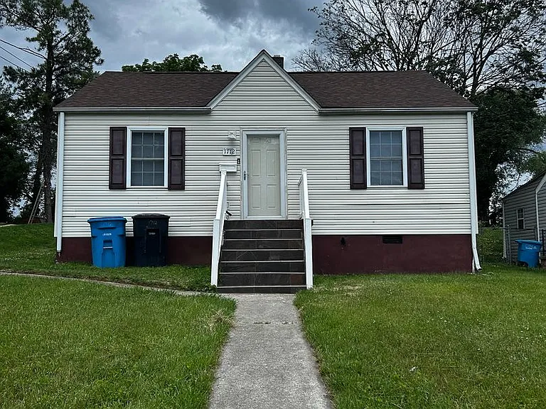 1712 Wayne St NE — Photo 1