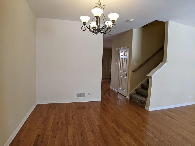 385 Bradbury Ln — Photo 5