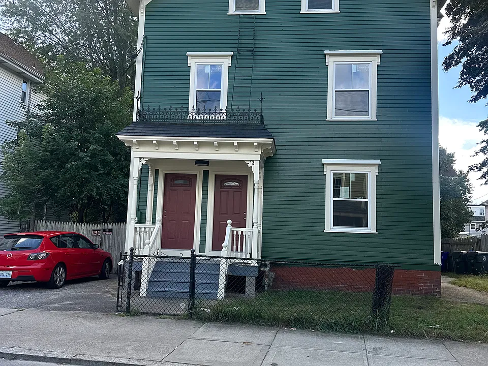 82 Pacific St #3