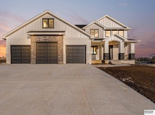 16614 Camelback Ave, Omaha, NE 68136