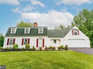88 Meadowbrook Ln, Chalfont, PA 18914