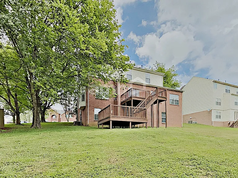 147 Grove Ln — Photo 20