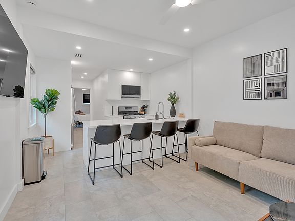 3rd image of 209 15th St NW