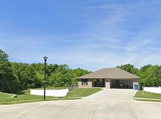 410 Zachary Ct, Holts Summit, MO 65043