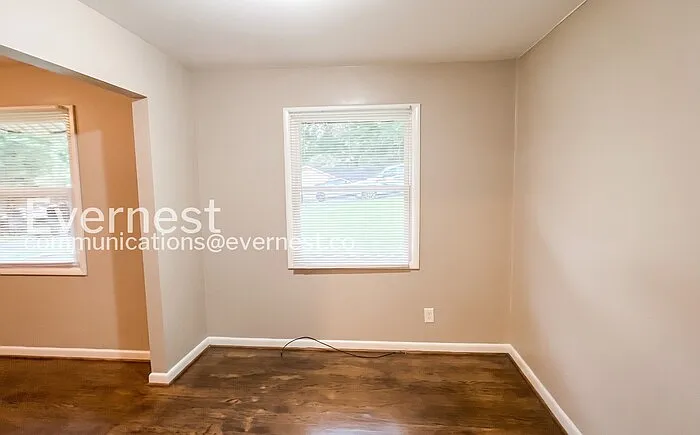 317 Westwood Dr — Photo 6