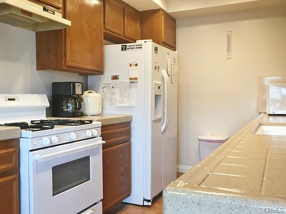 3rd image of 741 W Fletcher Ave
