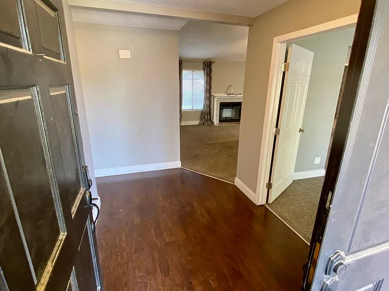 3073 Fowler Ave — Photo 7