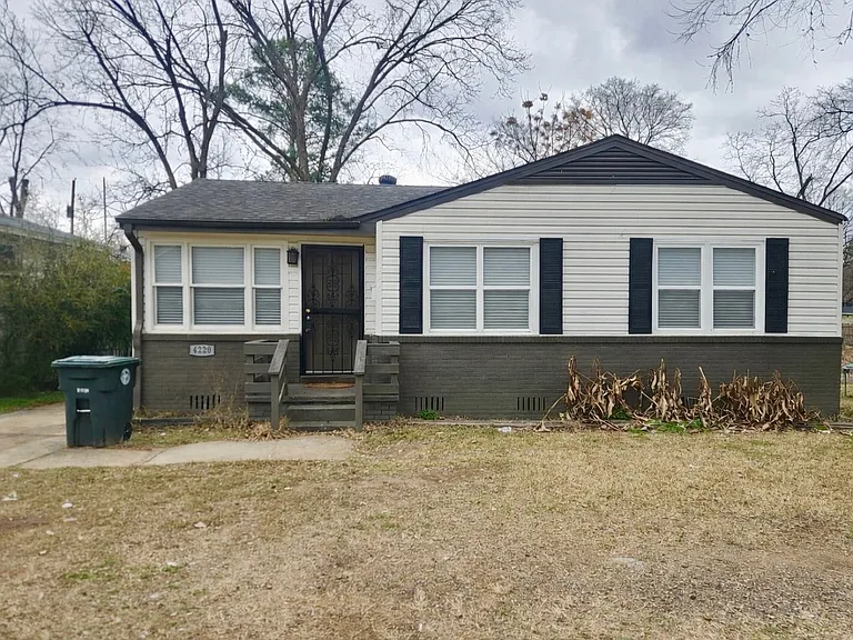 4220 40th Ct N — Photo 1
