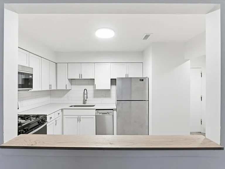 Fernshire Apartments — Photo 23