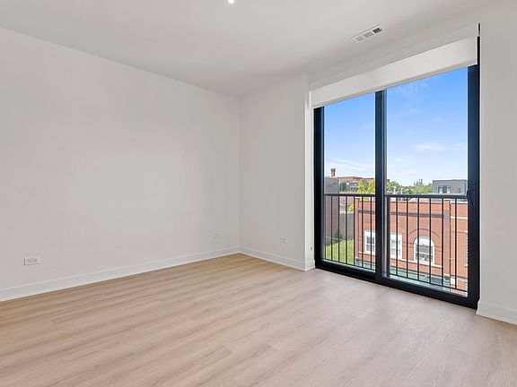 3rd image of 1801 W Grand Ave #202