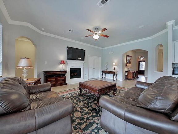 5th image of 19 Handbridge Pl