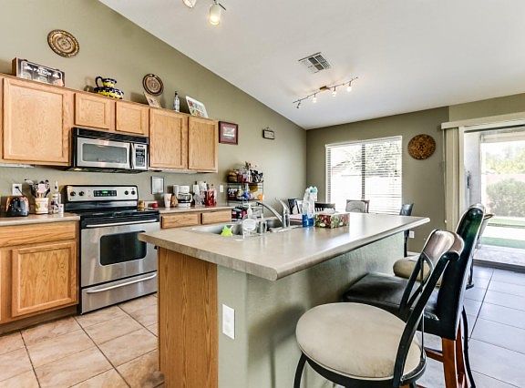 4th image of 1849 S 156th Dr