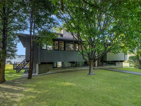 119 Mussel Bed Shoal Rd, Portsmouth, RI 02871