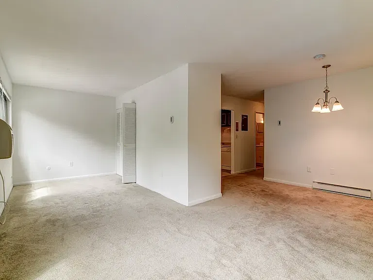 Lord Baron Apartments — Photo 13