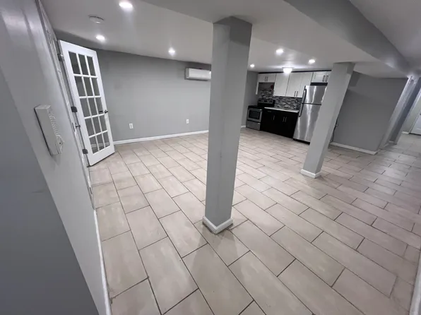 43 Weirfield Street image 1 of 10