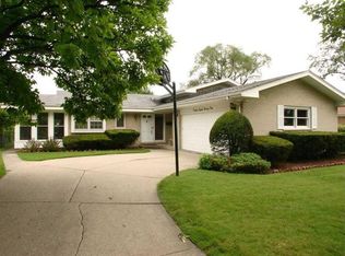 8825 Knox Ave, Skokie, IL 60076