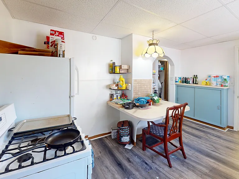 33 Schubert St — Photo 10