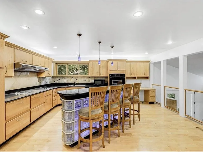 801 Corens Dr — Photo 19