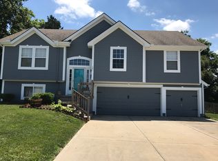 101 W Regal Dr, Lone Jack, MO 64070