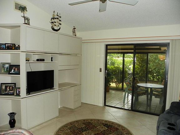 5th image of 5439 Palm Springs Ln APT A
