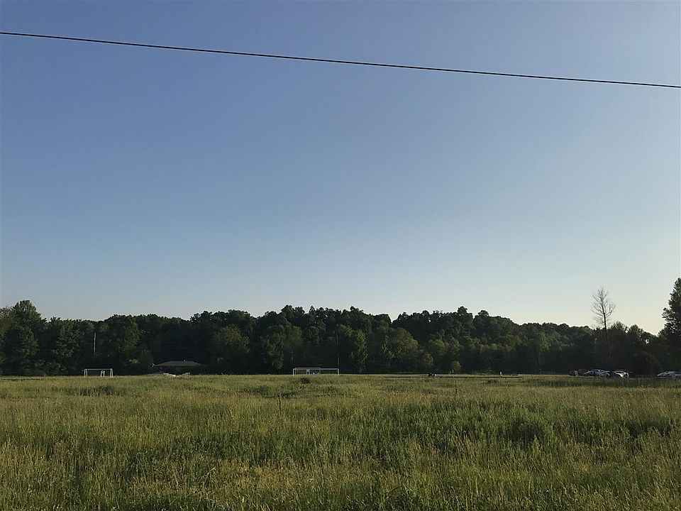 2nd image of 904 Southwood Dr
