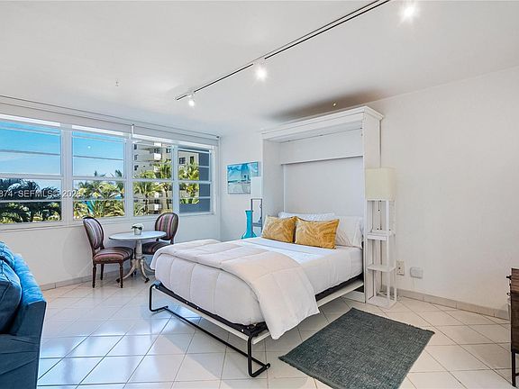 3rd image of 100 Lincoln Rd #515