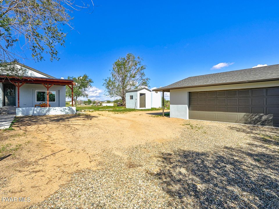 1st image of 826 W Road 2 S