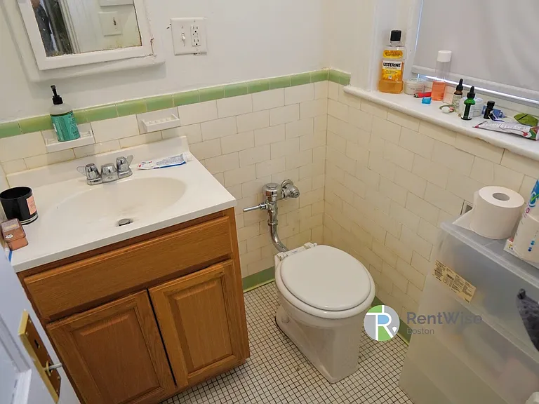 127 Sutherland Rd #C — Photo 8