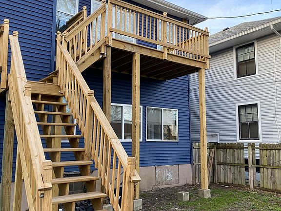 2nd image of 814 Manhattan Ave #2