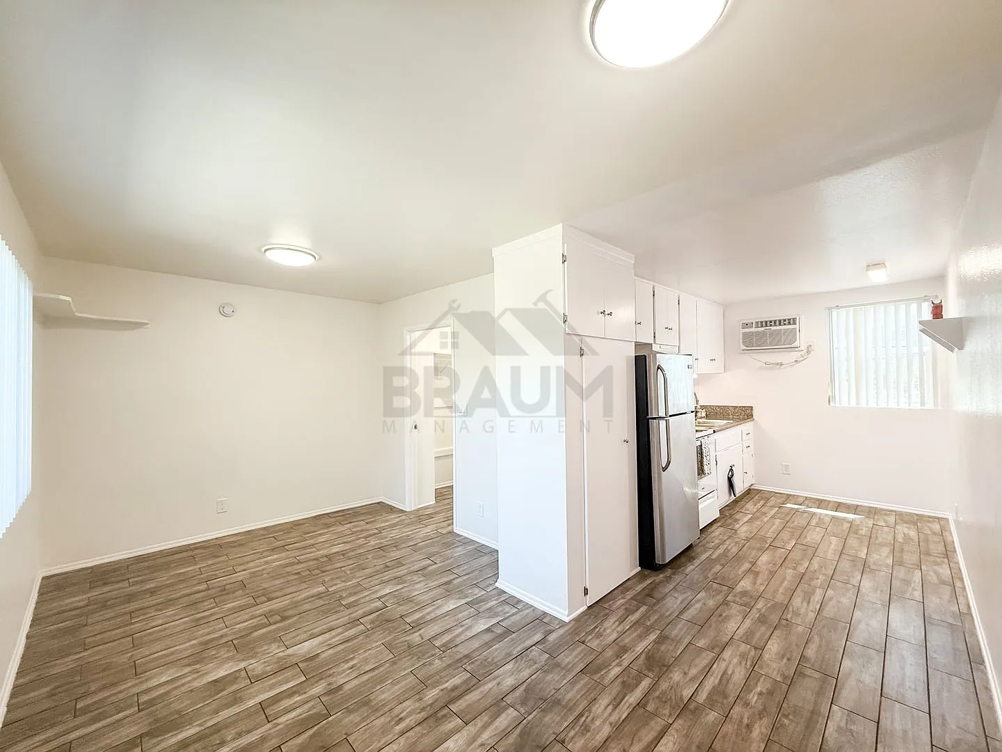 15634 LEADWELL ST. — Photo 3