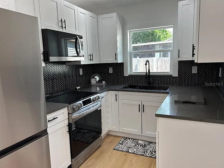 4611 W McElroy Ave — Photo 4