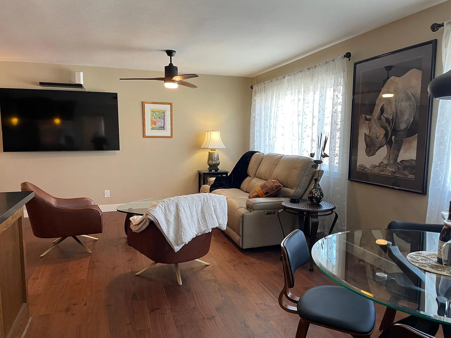 2 bed, 883 sqft, $5,000 — Photo 2