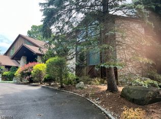 81 Chestnut St, Livingston, NJ 07039