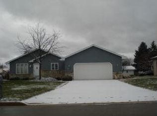 2225 W Wintergreen Dr, Appleton, WI 54914