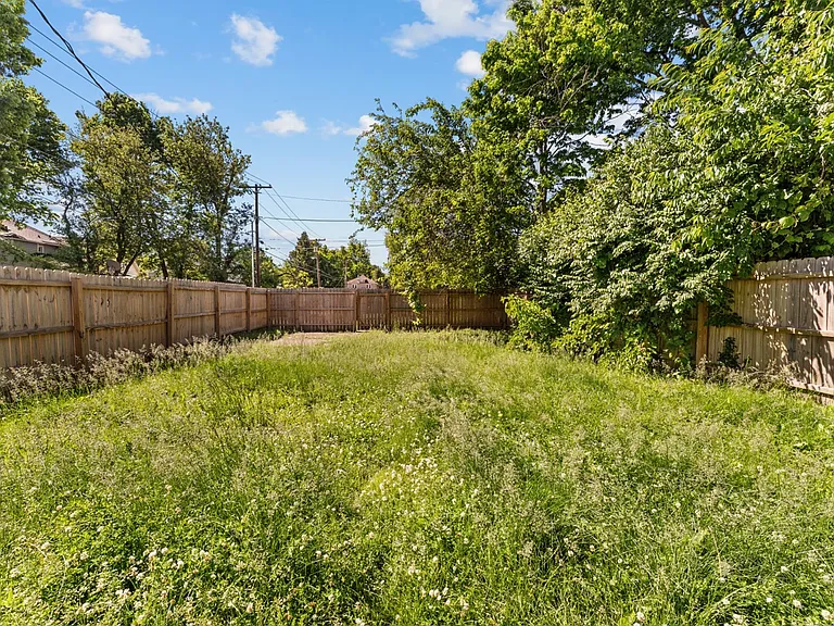 415 Bernard Ave — Photo 23