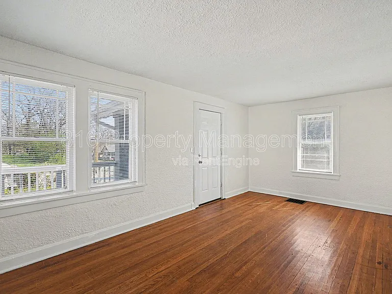 3315 E 52nd St — Photo 2