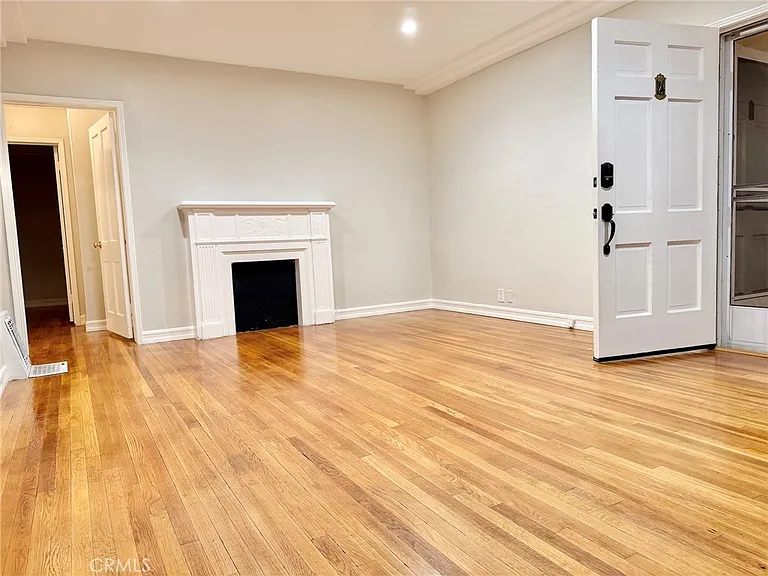 1744 Huntington Dr — Photo 6