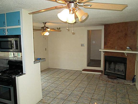 3rd image of 4216 Lakewood Dr