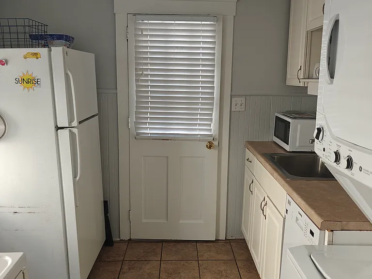 608 E 6th St #1 — Photo 8