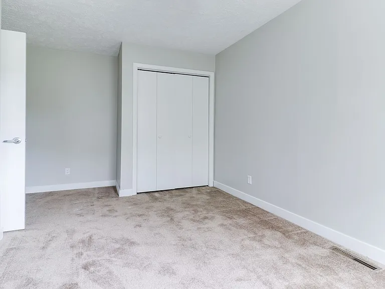 111 N Orr Dr — Photo 18