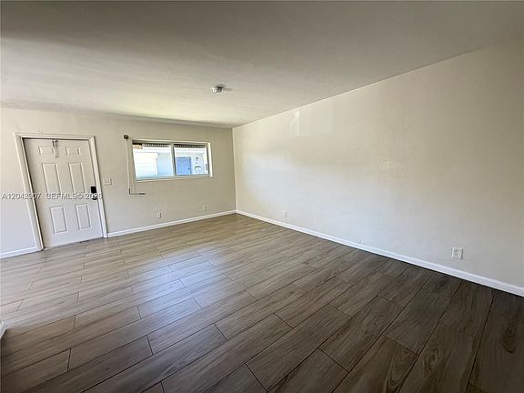 4th image of 1821 N 17th Ct APT 26