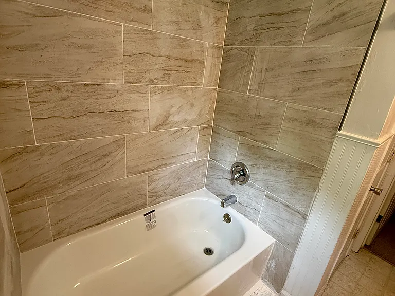 409 Richarz Dr — Photo 14