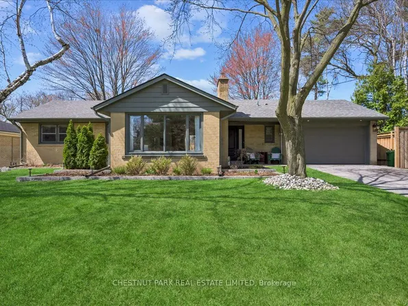 1613 Wembury Rd, Mississauga, ON L5J 2L8