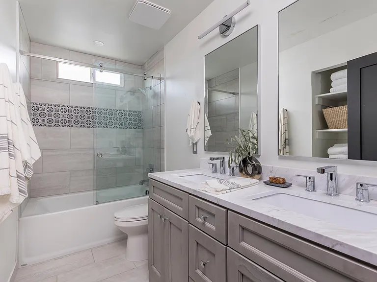 8702 E Clarendon Ave — Photo 7